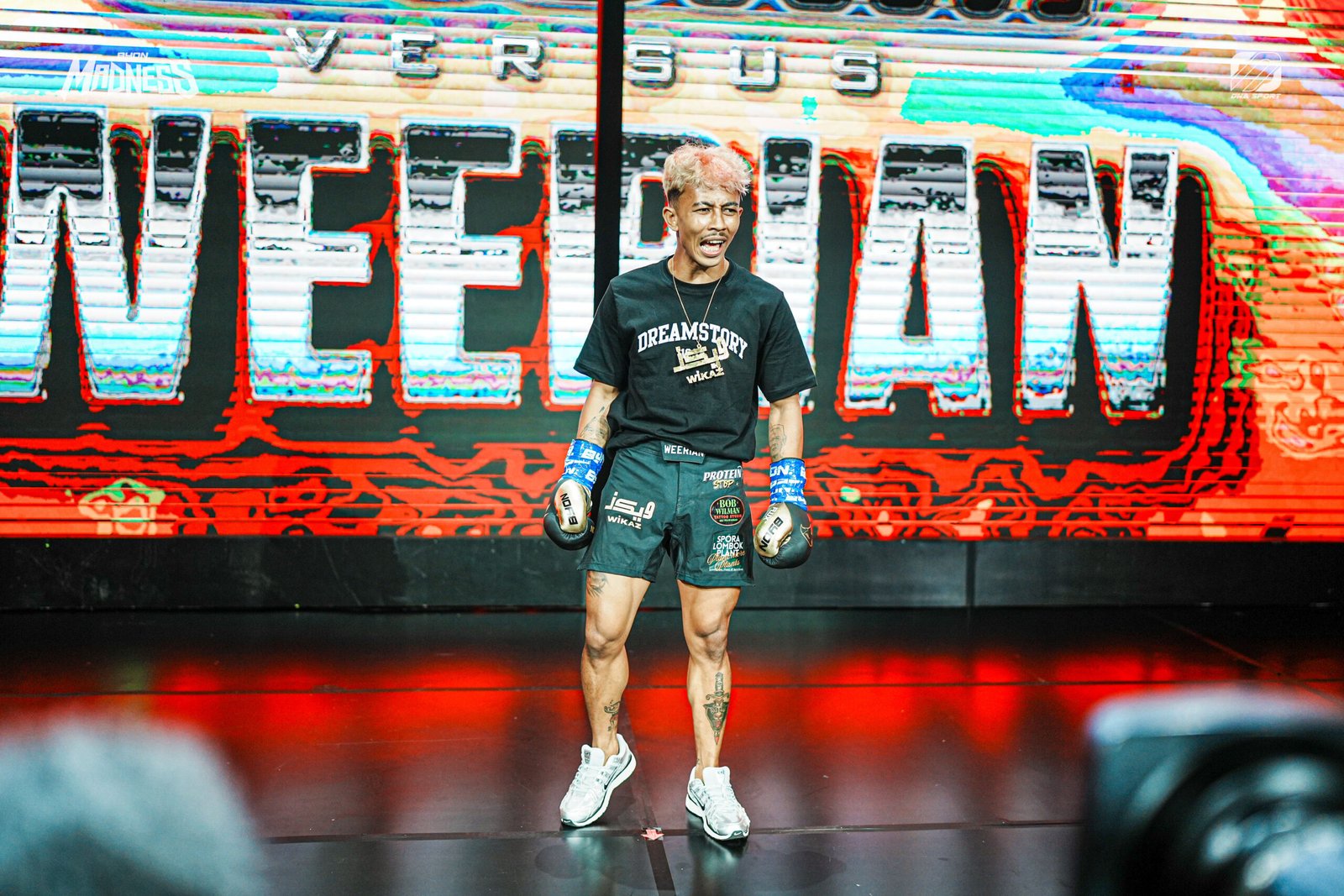 Wikaz Indonesia Jadi Sponsor Utama Weerian di Byon Madness, Tampil Stylish dengan Jubah Elegan